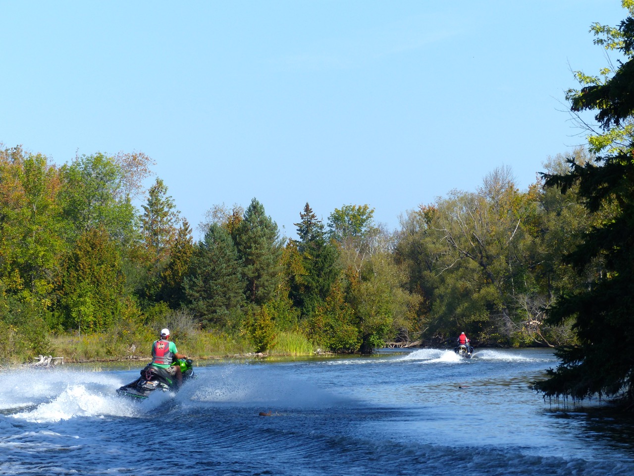 Shoreline speed restrictions are part of Ontario PWC boating regs